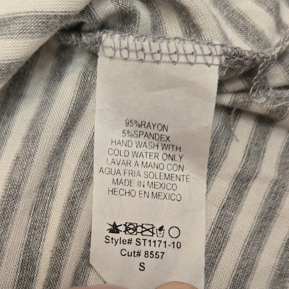 Hanes‎ Women's Purple and Gray Colorblock Top - Picture 7 of 9